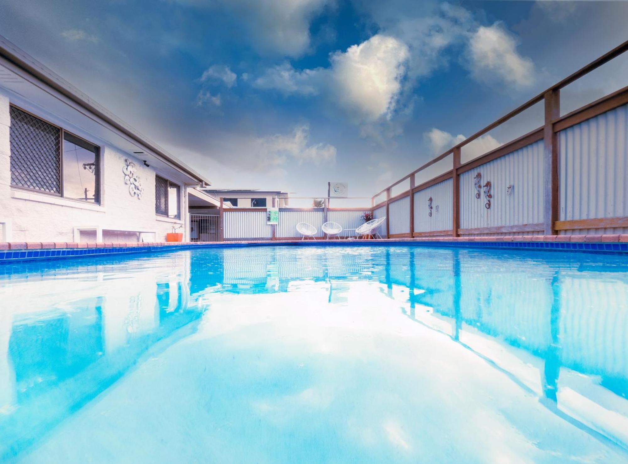 Boyne Island Motel And Villas Exterior photo