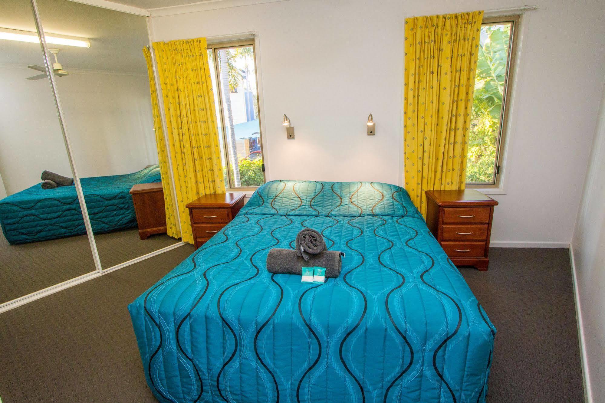 Boyne Island Motel And Villas Exterior photo