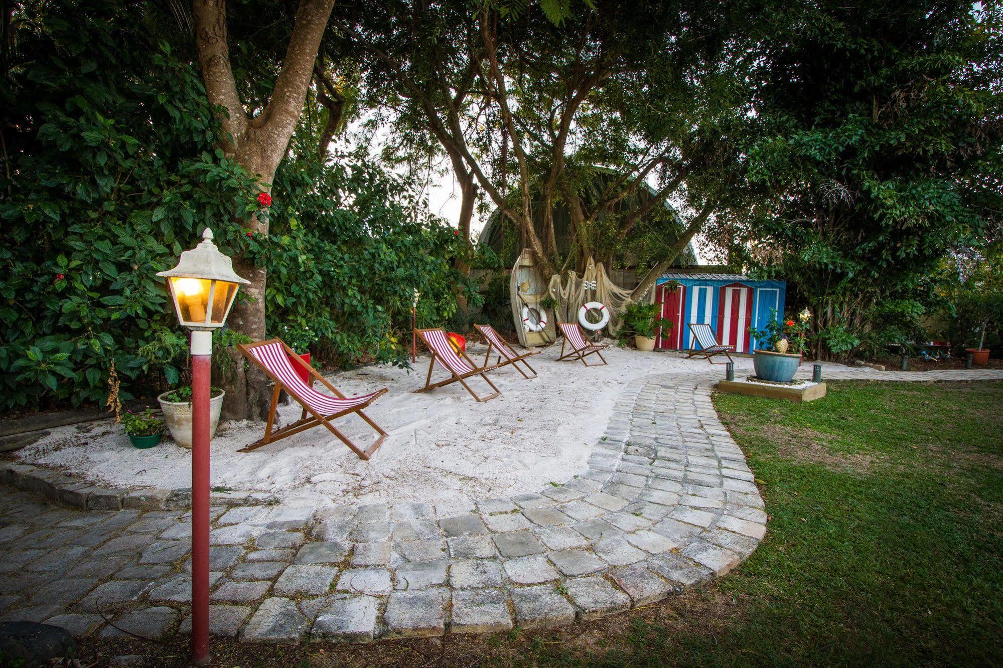 Boyne Island Motel And Villas Exterior photo